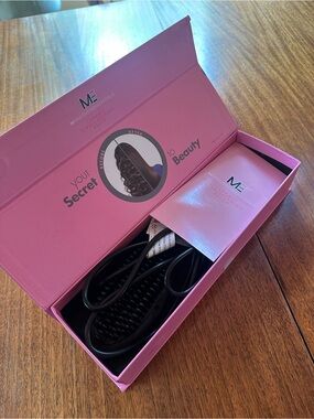 Makeover Essentials Hair Straightening Brush